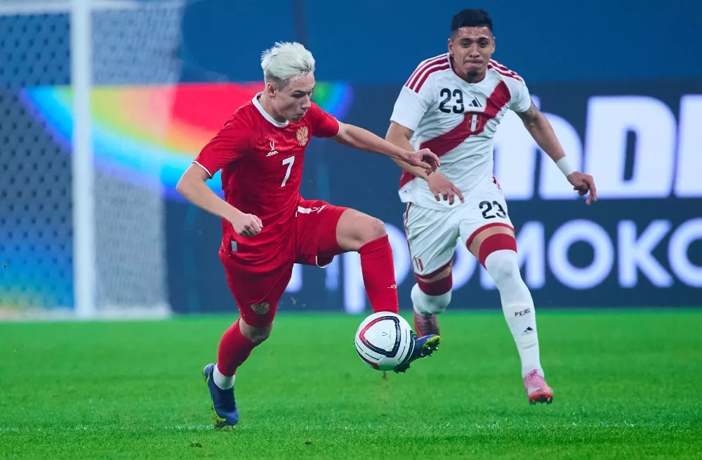 футболист Батраков