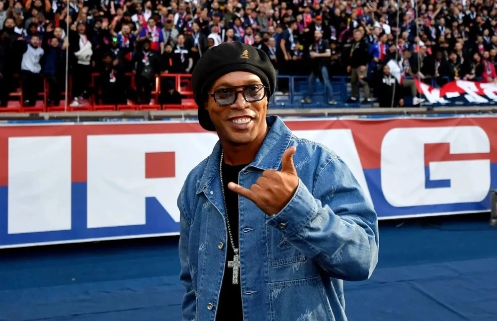 Чем занимается Роналдиньо