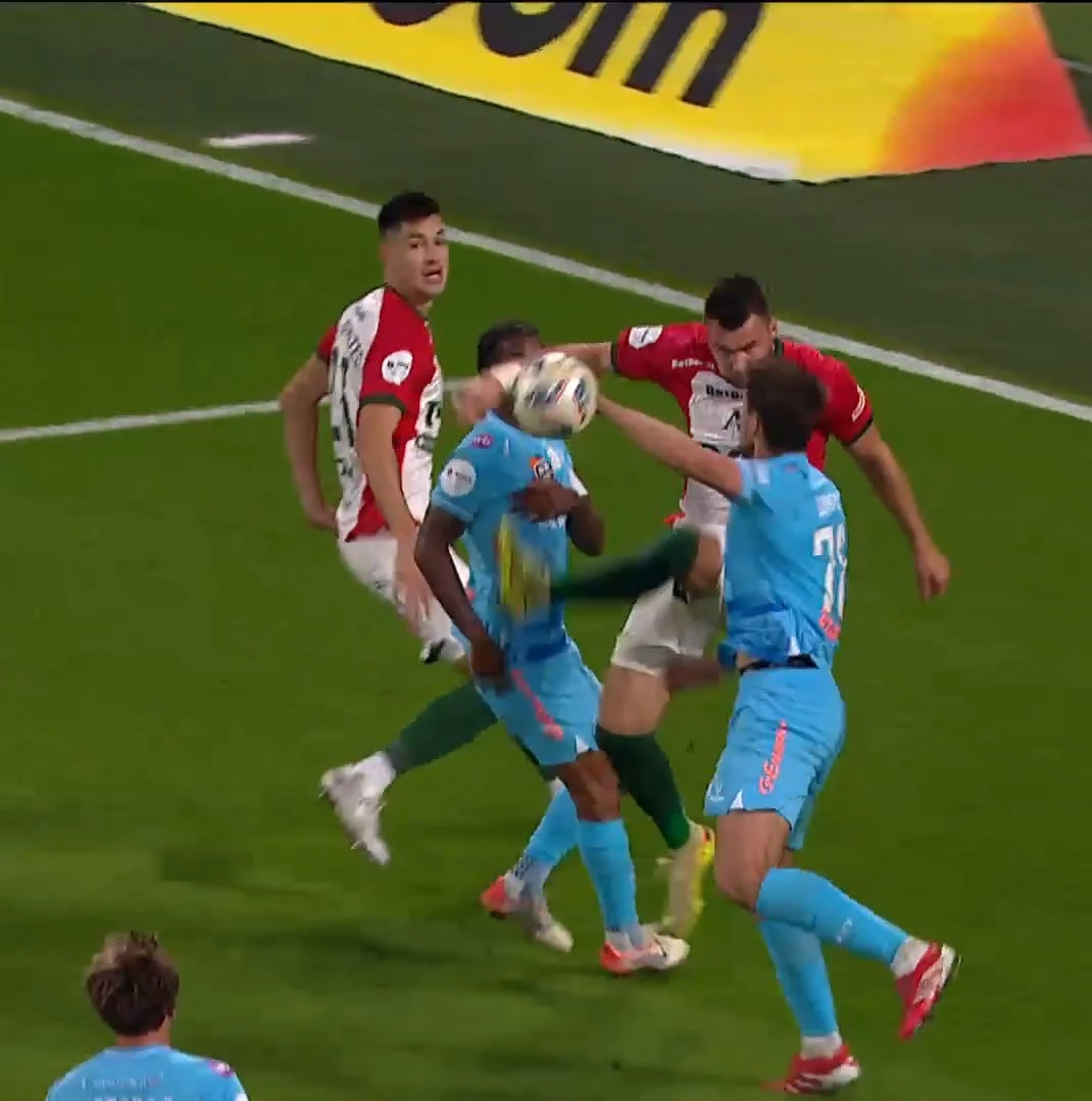 Момент, после которого был назначен пенальти в ворота Зенита