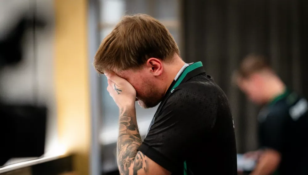 s1mple играл за Falcons