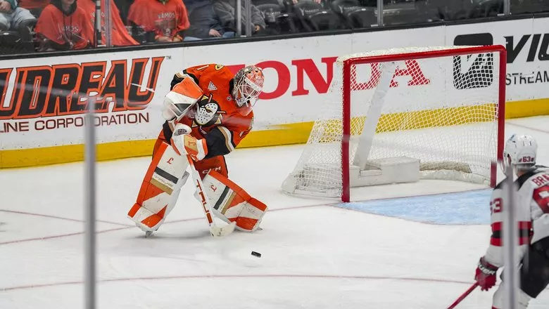 Размер хоккейной площадки в НХЛ Голкипер НХЛ