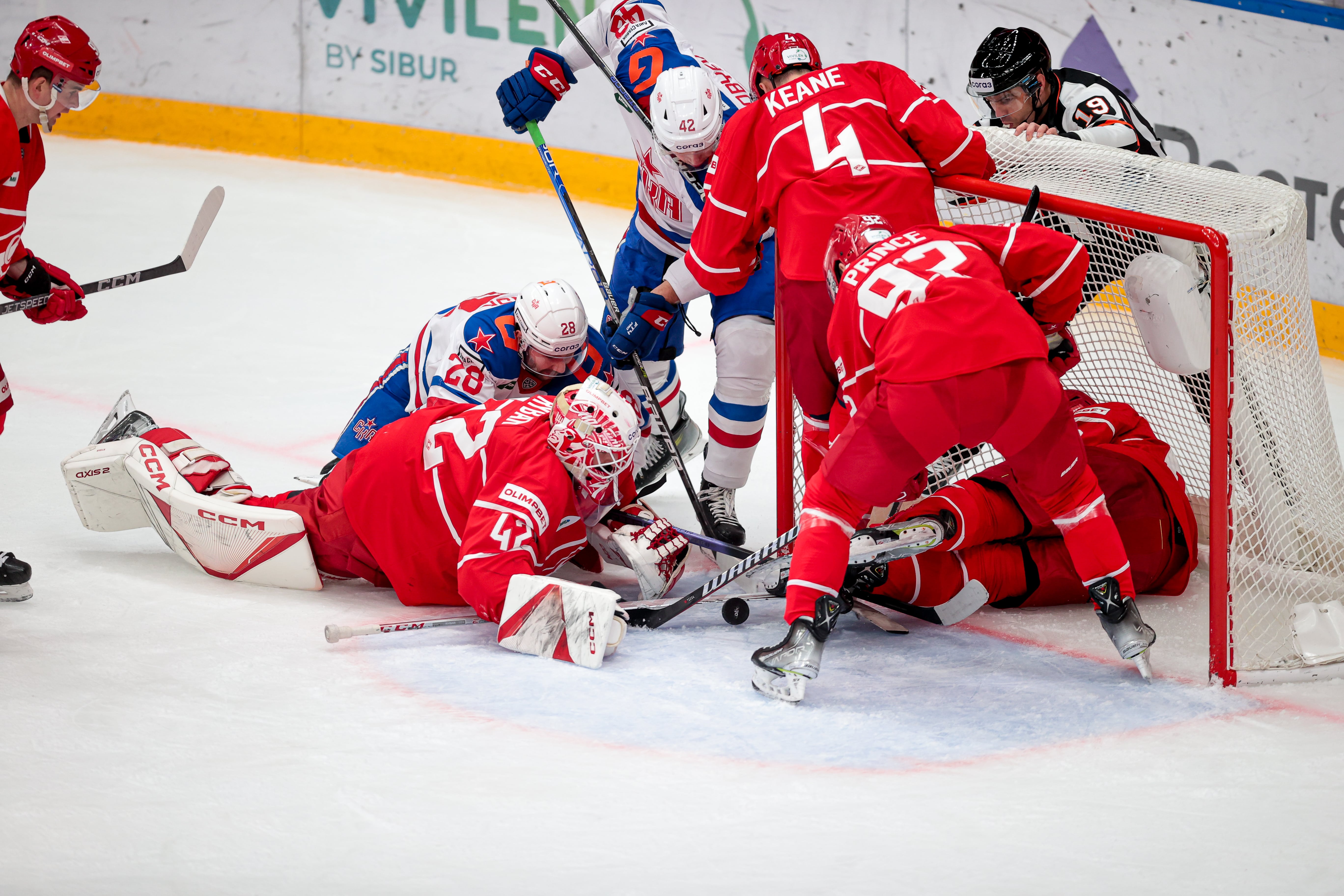 ХК Спартак удивляет