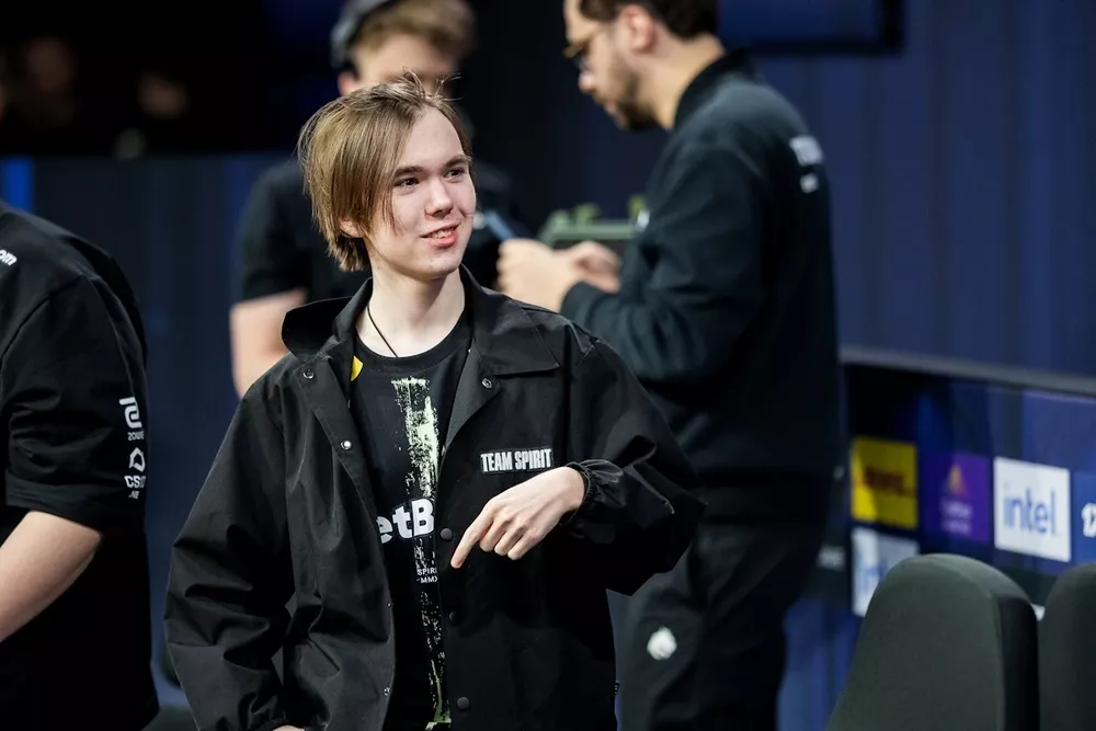 Лучший игрок в Counter-Strike 2025 года Данил donk Крышковец