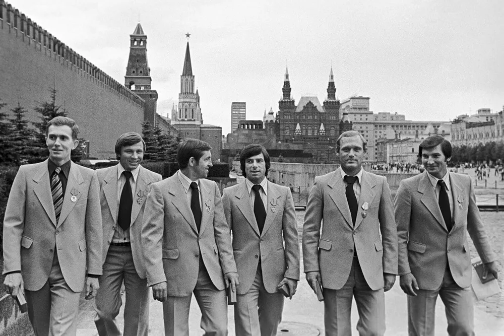 Кто играл с ними в звене?