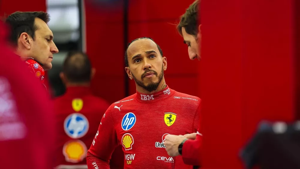 Почему Хэмилтон стал проигрывать Команда Ferrari