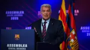 Лапорта прокомментировал обвинения Хави о нежелании возвращать Месси