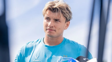 Агент: «Зенит» объявил Мостовому, что не отпустит его в «Спартак» или «Краснодар» Агент: «Зенит» объявил Мостовому, что не отпустит его в «Спартак» или «Краснодар»